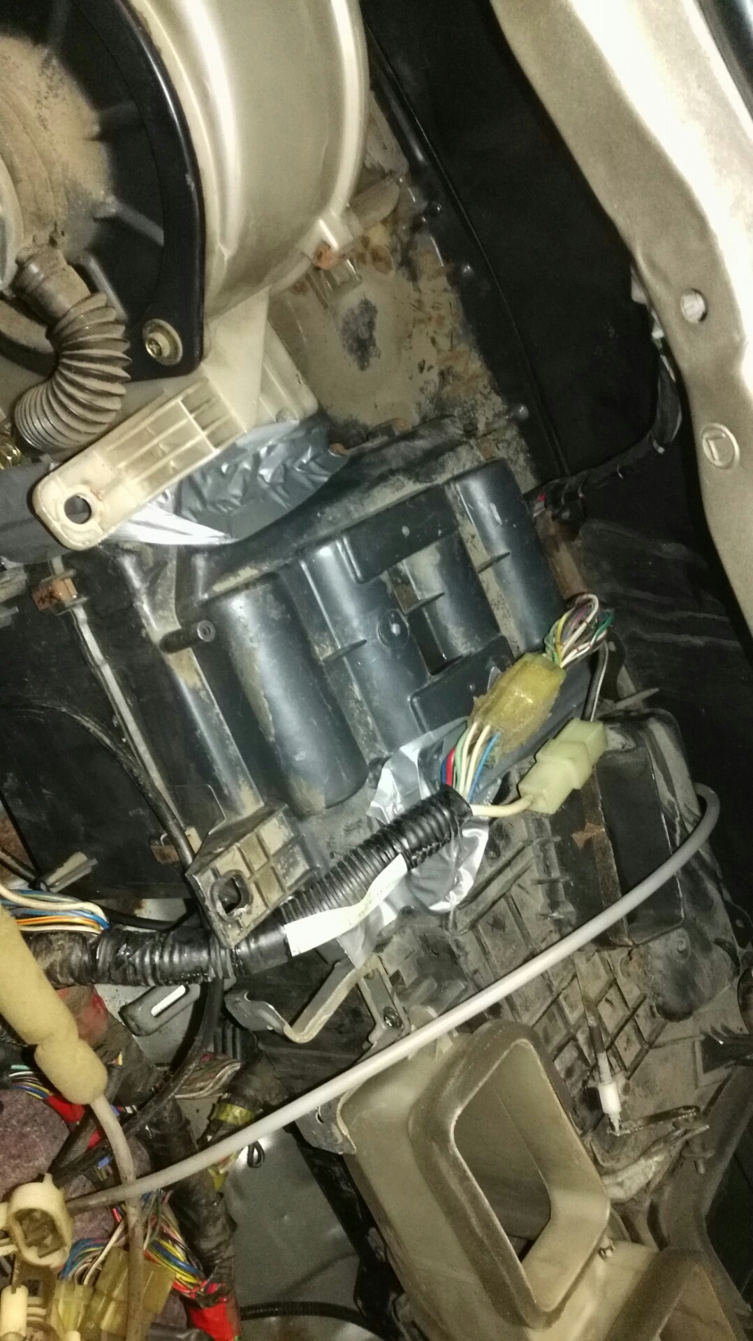 Соната дует холодный воздух. Кран печки хендай акцент тагаз. Дует холодный воздух из печки шевроле круз. Датчик температуры воздуха в салоне hyundai sonata 4. Рено дастер печка дует холодным воздухом в ноги.