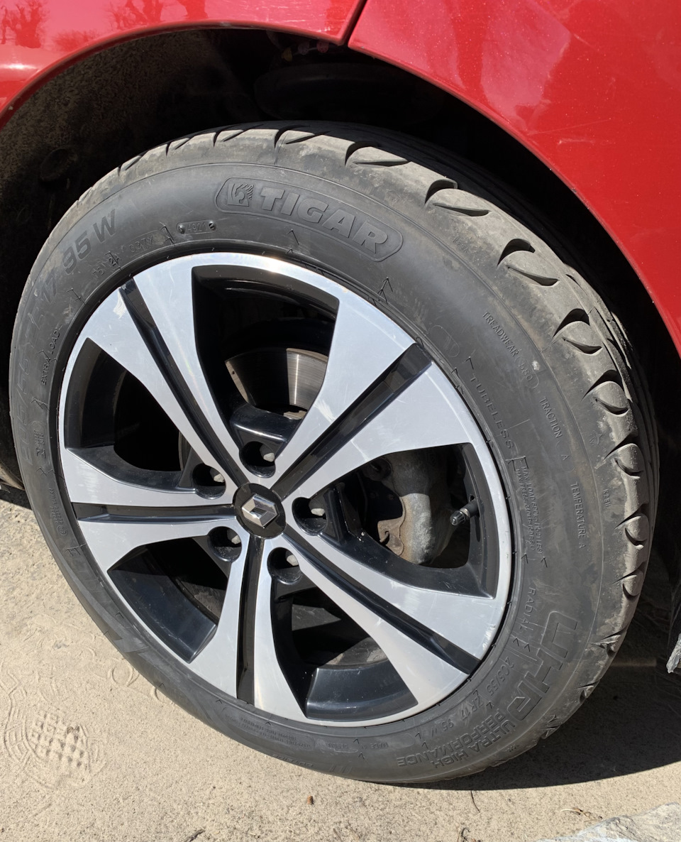 205/55 r16 на рено меган 3. Диски рено лагуна 3 r17. Колеса зима рено megane. R16 205/55 болото и грязь. Зимние шины рено клио 3.