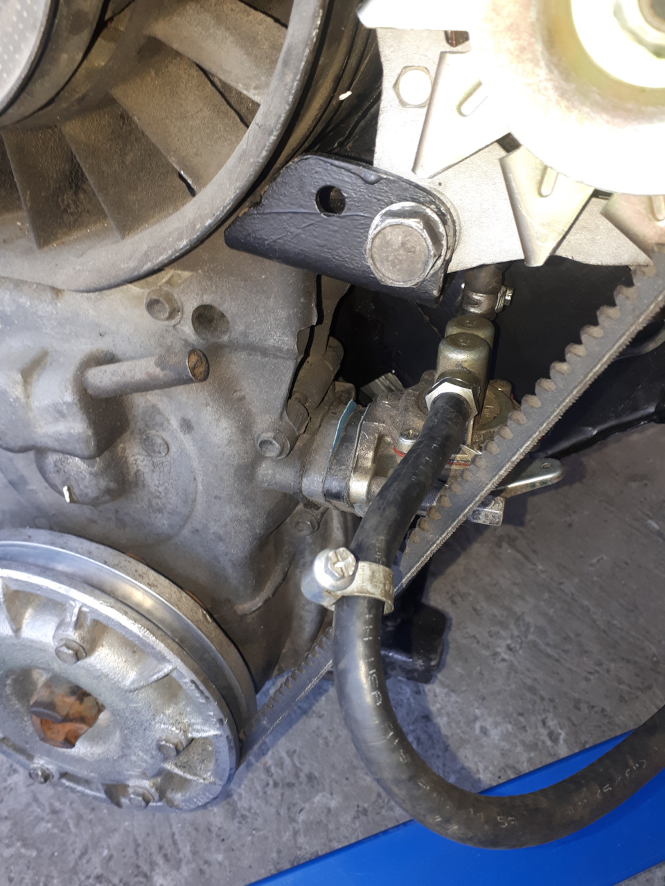 Установка углового штуцера на топливный насос от ВАЗ — ЛуАЗ 969, 1,3 л ...