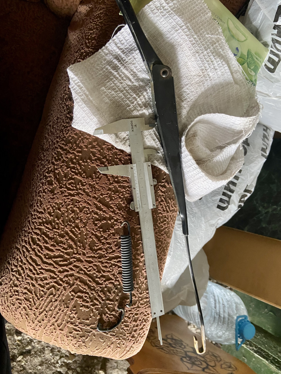 Что бы щетки лучше чистили! Или как усилить прижатие поводков дворников ...