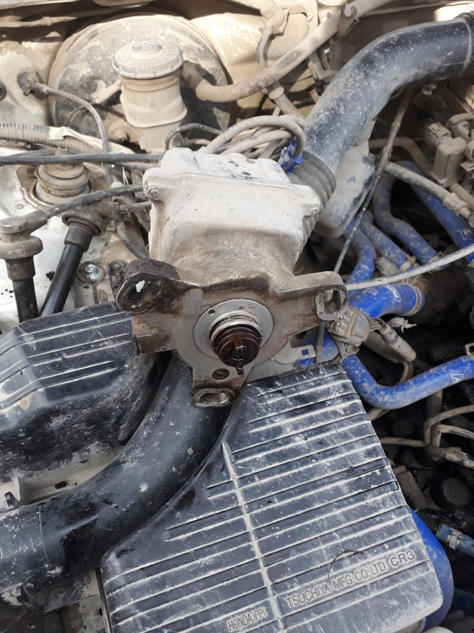 Замена прокладки трамблера. — Honda Partner (1G), 1,6 л, 1999 года ...