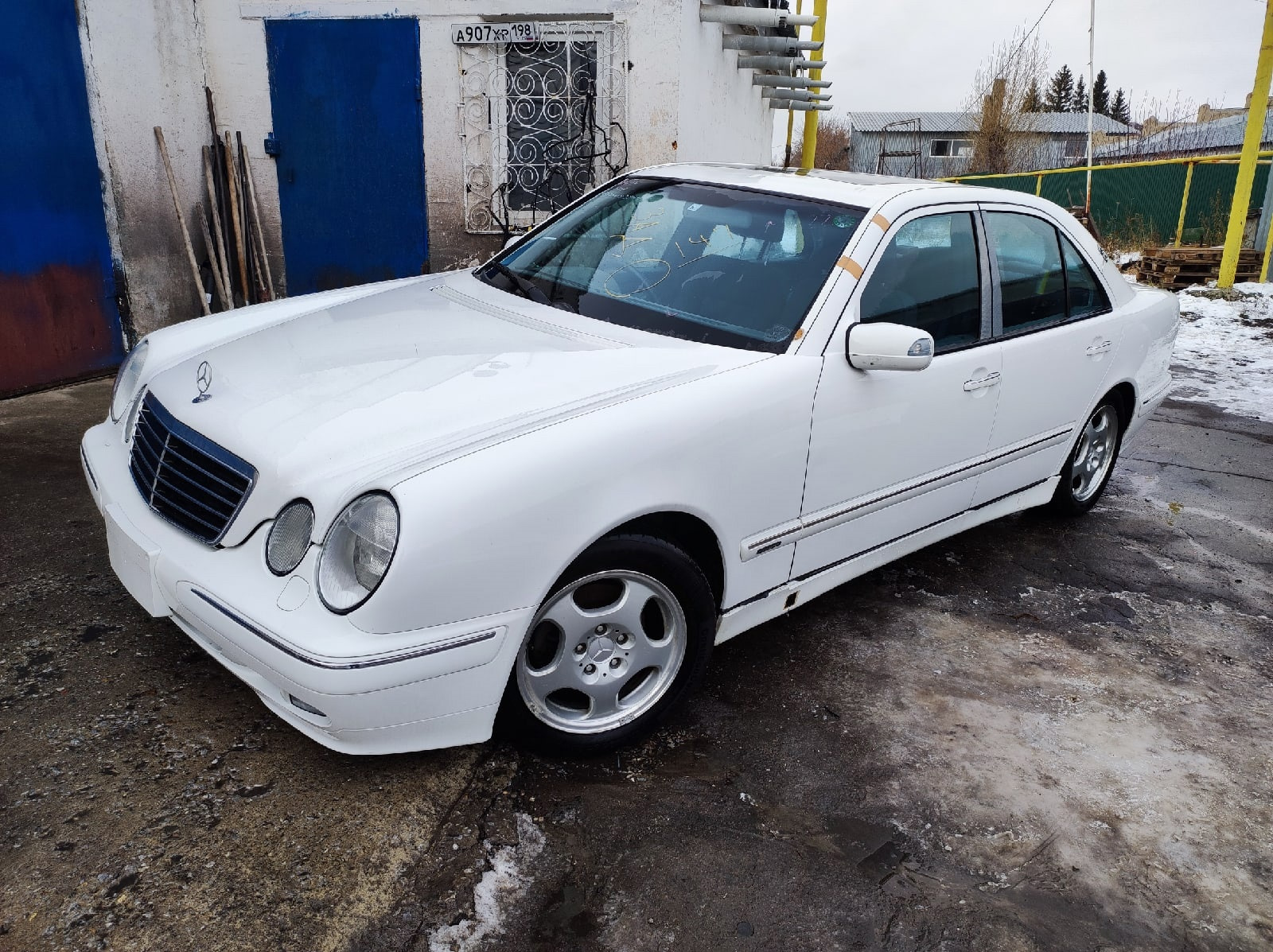 Разборы mercedes. E240 w210. Мерседес е 240 90. W210 Brabus. Разборка Мерседес w210 Грузия.