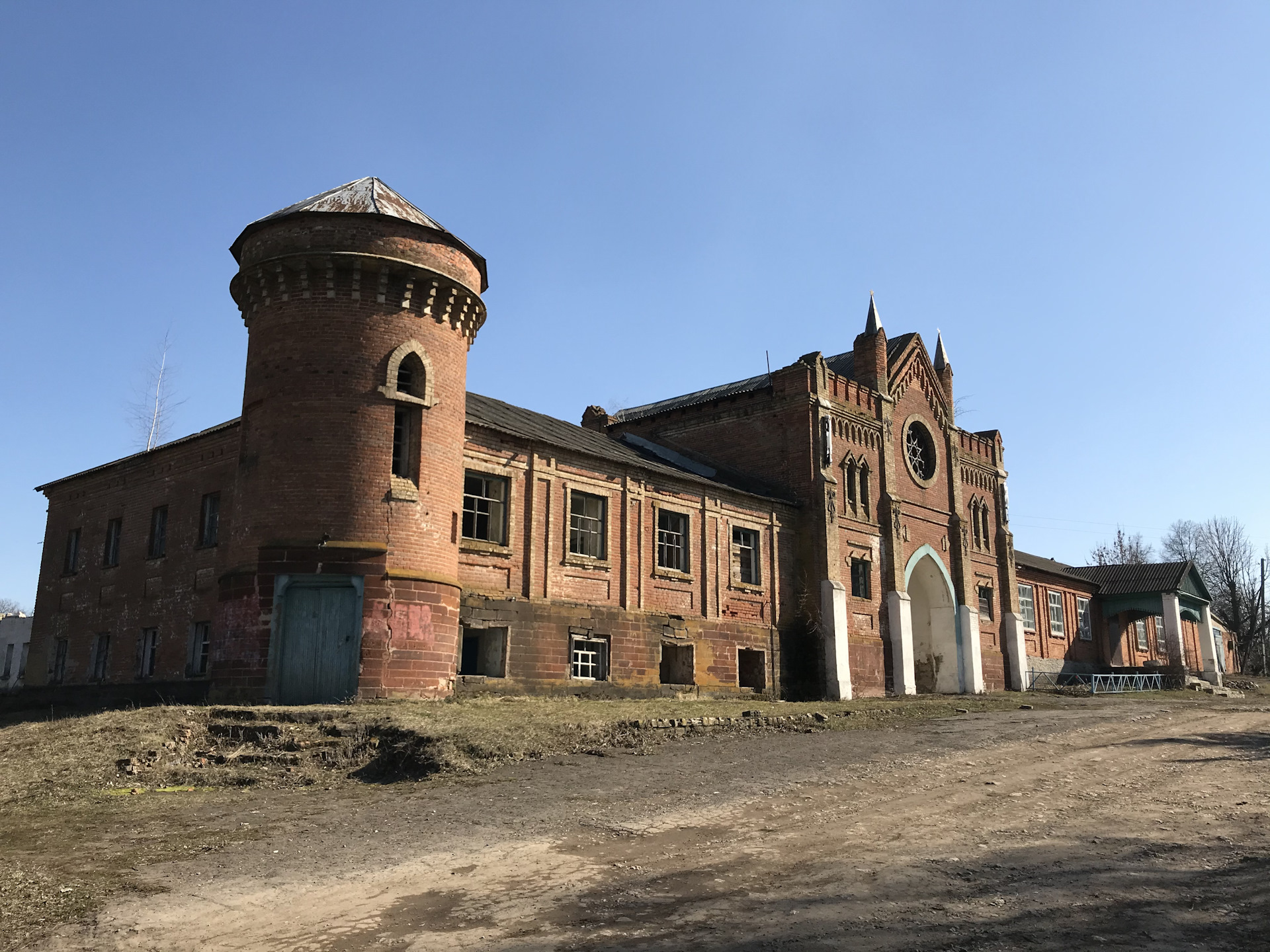 Замок Охотникова, landmark, attraction, selo Yakovka, 1 - Yandex Maps