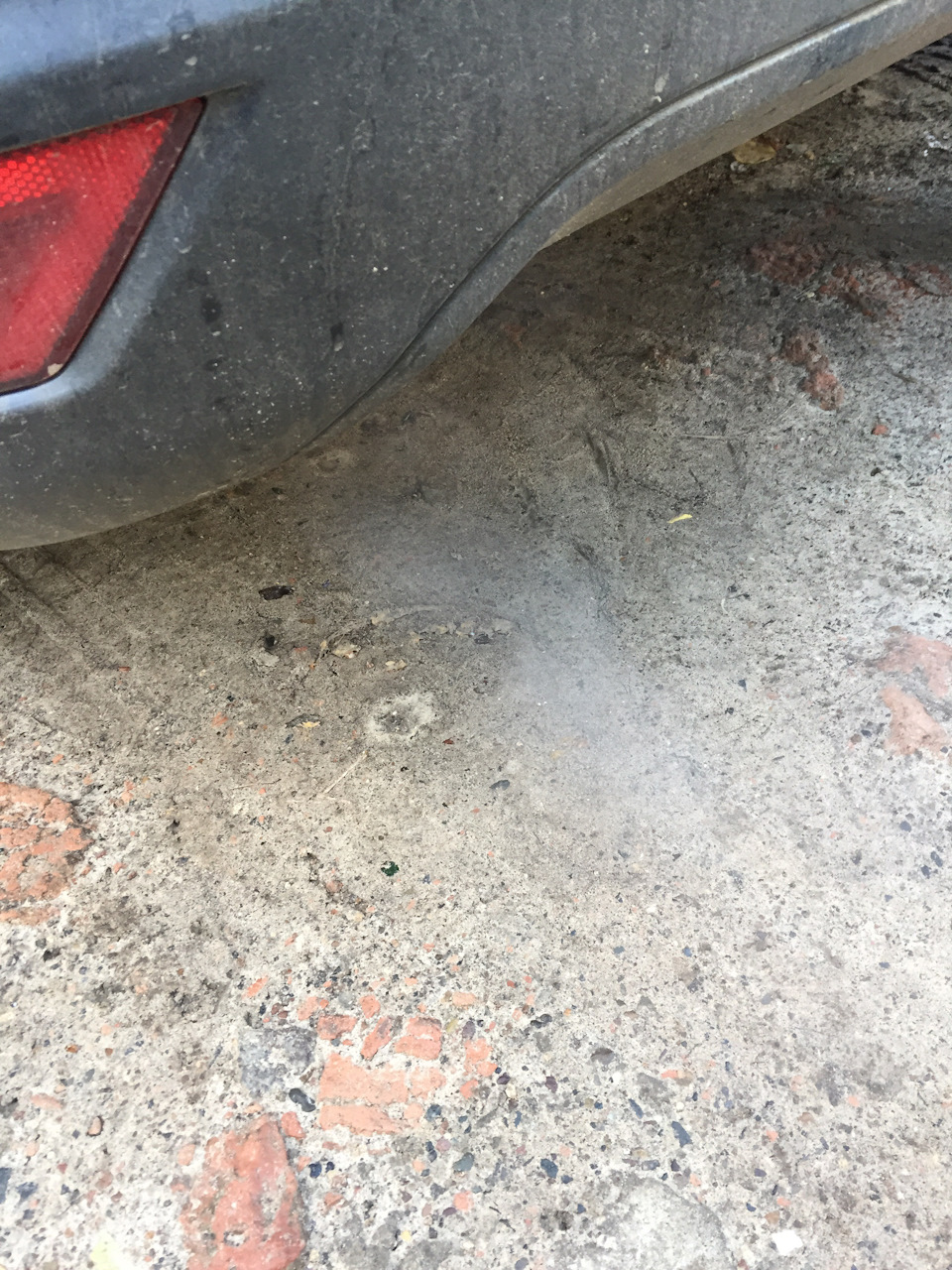 Дымит не сказал бы уж что очень сильно — Ford Focus Hatchback II