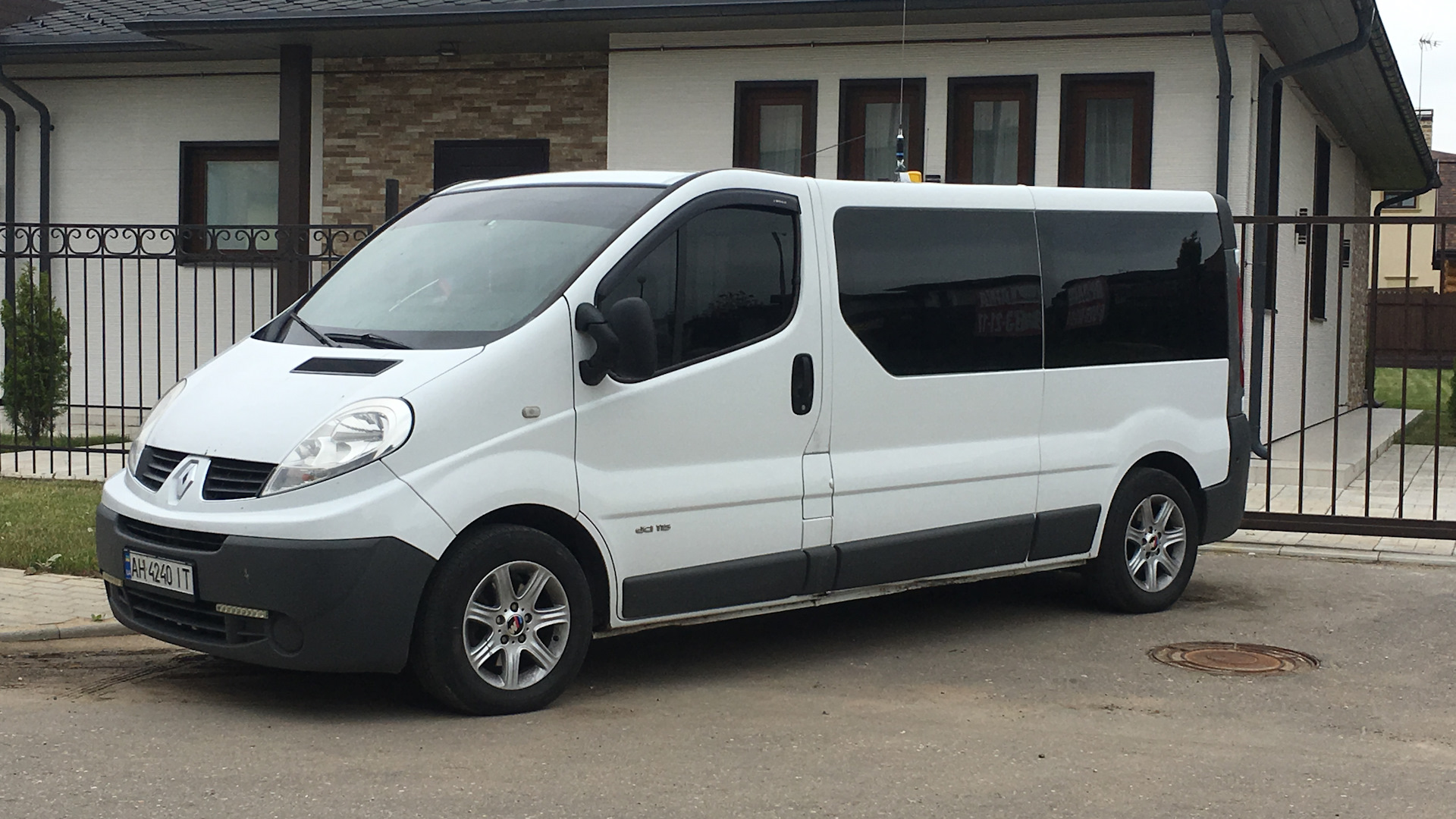 Лонг 48. Рено трафик 2009. Renault Trafic long. Renault Trafic long 2017. Renault Trafic long 2013.