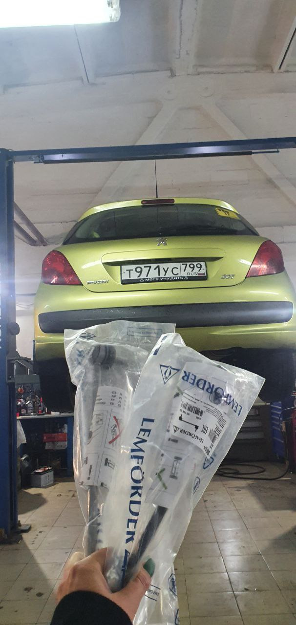 Замена передних стоек стабилизатора — Peugeot 207, 1,4 л, 2008 года ...