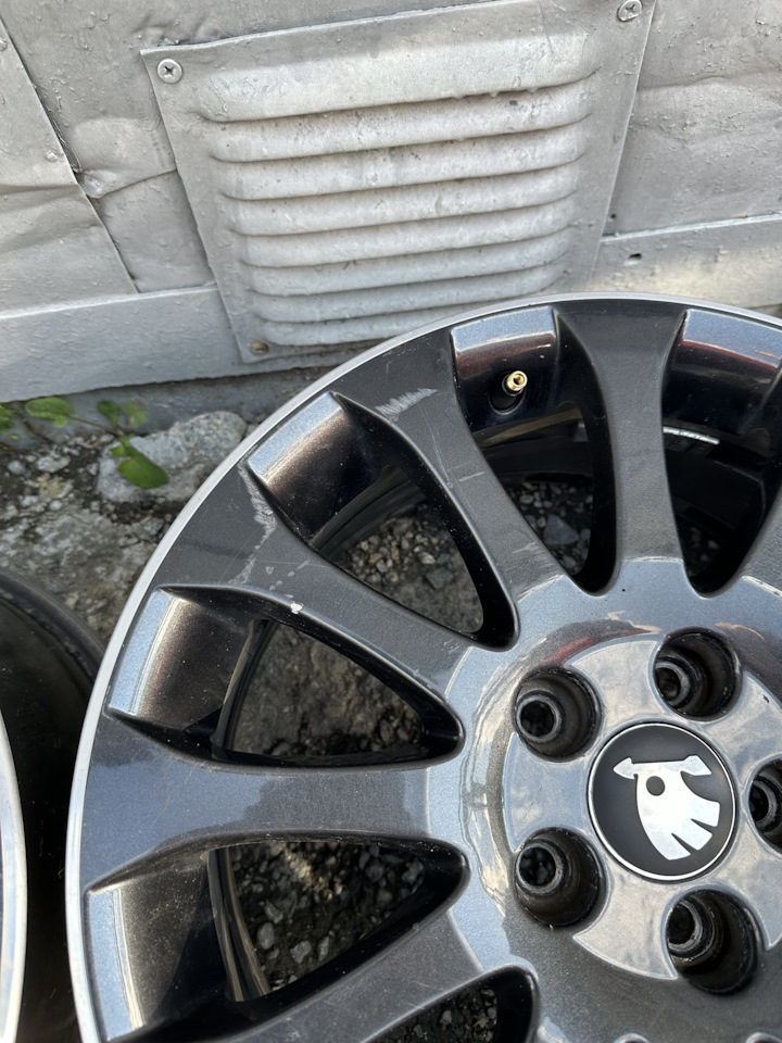 Литые диски Skoda 6,5Jx16 ET43 5x100 на Skoda Fabia Mk2, Skoda Rapid ...