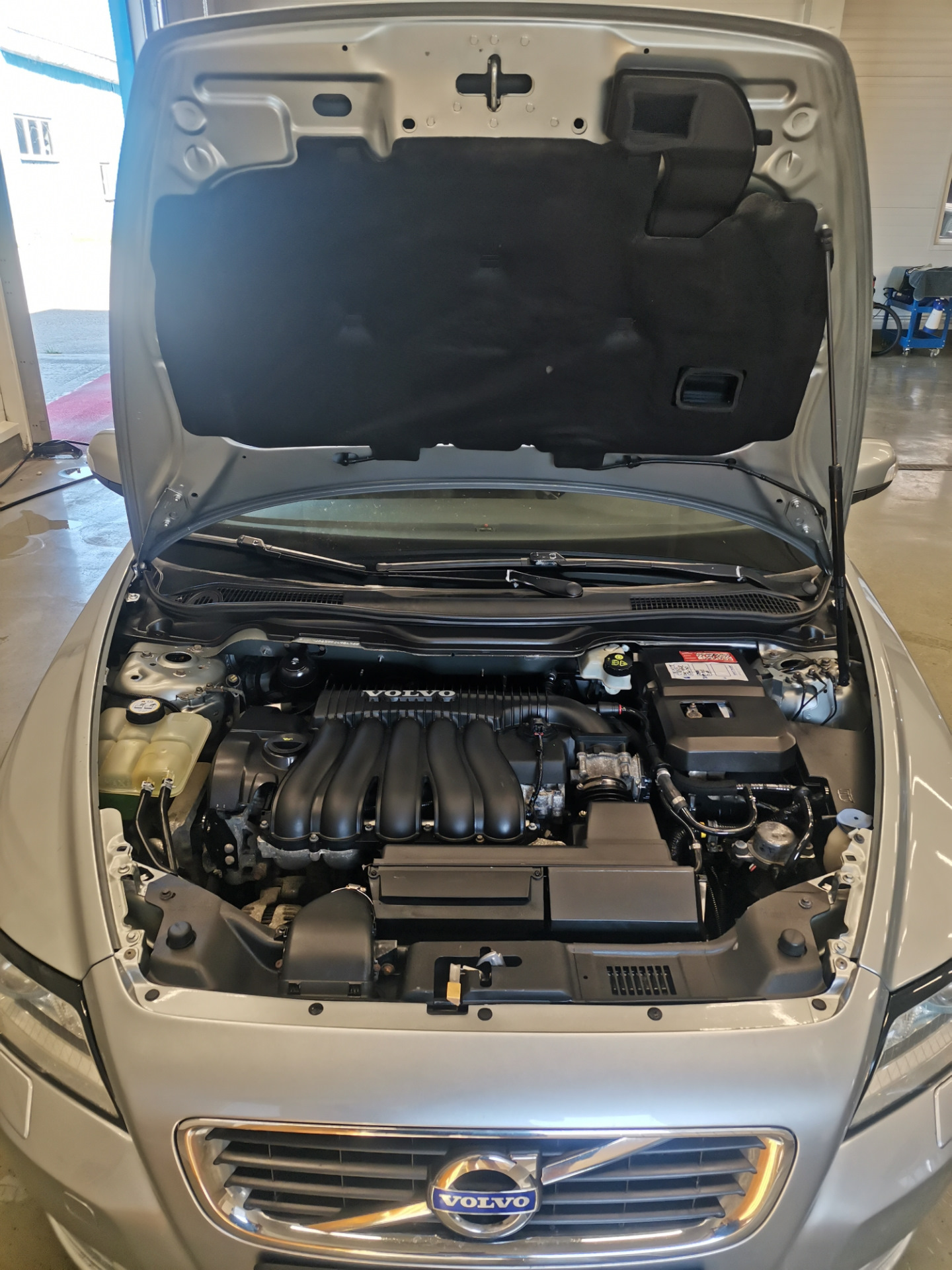 Детейлинг мойка двигателя — Volvo V50, 2,4 л., 2009 года | мойка | DRIVE2