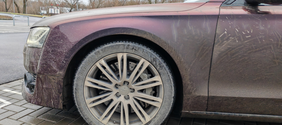 Перед в режиме auto, еще опустится при движении. — Audi A8 (D4)