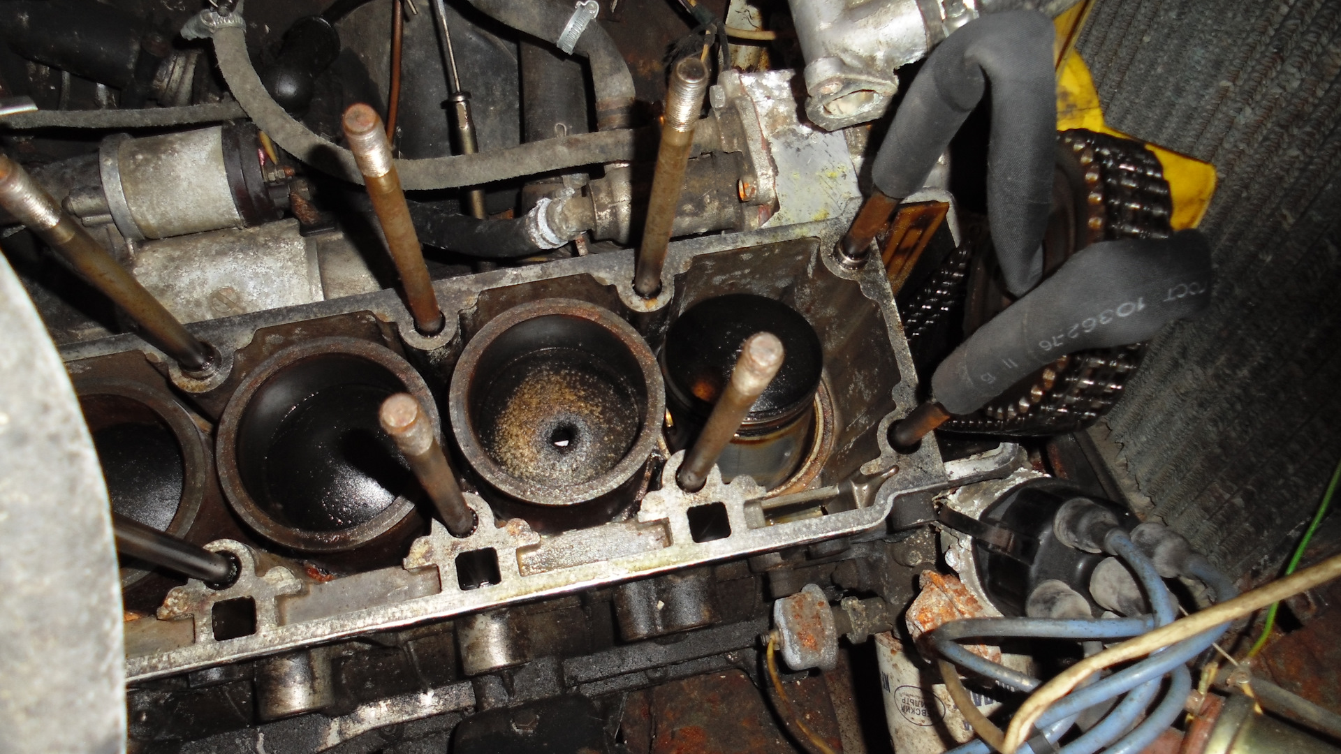 Что происходит, если двигатель долго не заводится, снята ГБЦ — Москвич ...