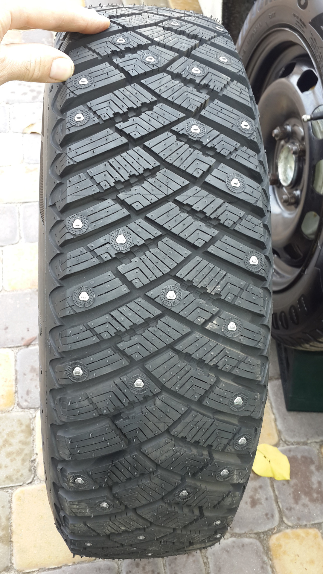 Goodyear ice grip. Goodyear Ice Arctic. Goodyear ULTRAGRIP Ice Arctic. Goodyear ULTRAGRIP Ice Arctic шип. Goodyear Ultra Grip Ice Arctic 175/65 r14 t 86,.