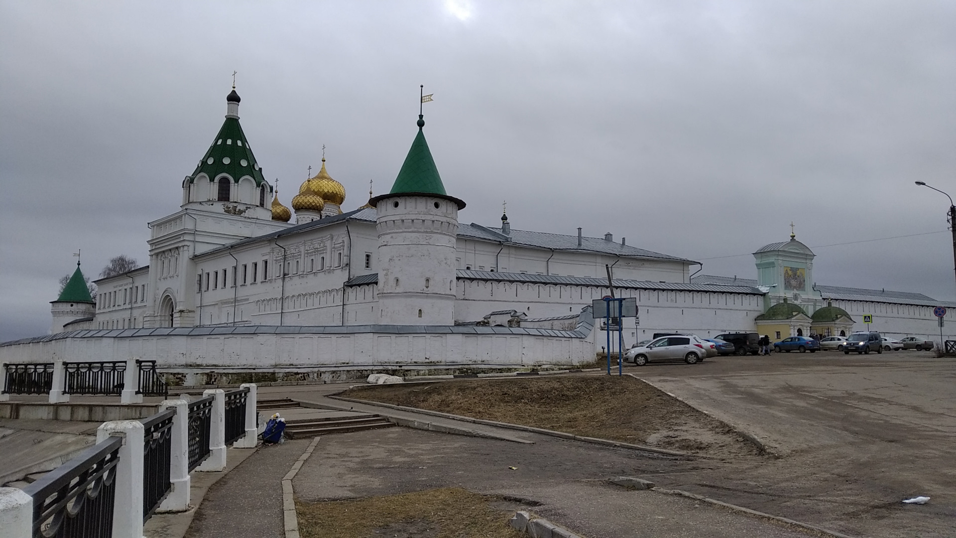 Кострома видео. Ипатьевский монастырь Кострома. Стены Ипатьевского монастыря. Монастырь 2022.