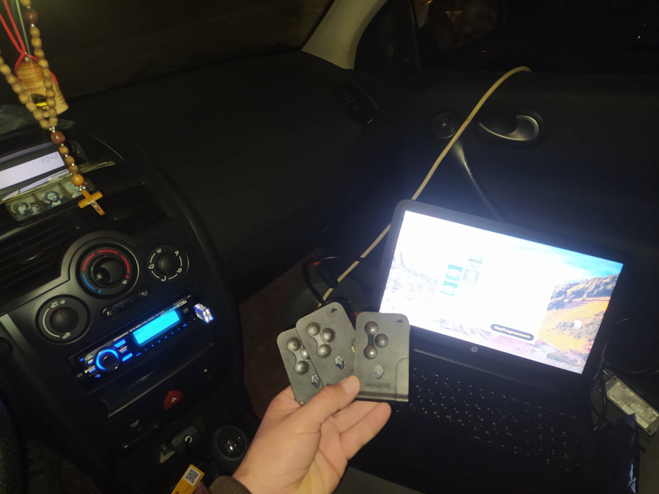 Теперь на руках 3 полноценных ключа. А не так, как было… — Renault Megane II