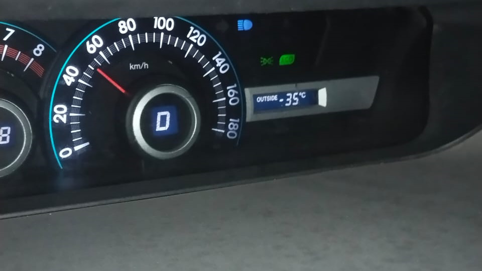 Toyota Noah БЕЛЫЙ Лебедь