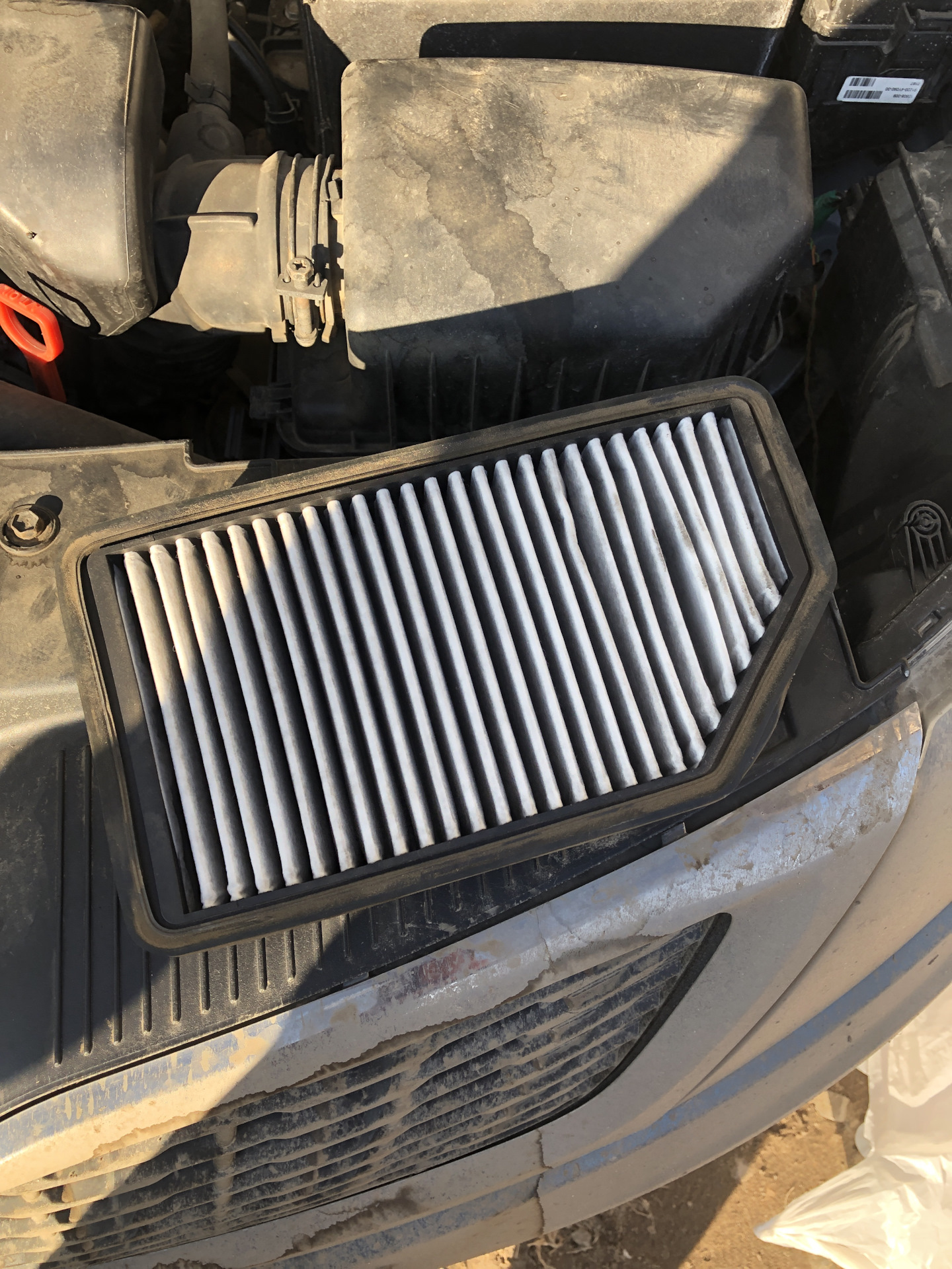 Замена воздушного фильтра — KIA Rio (3G), 1,4 л, 2012 года | плановое ...