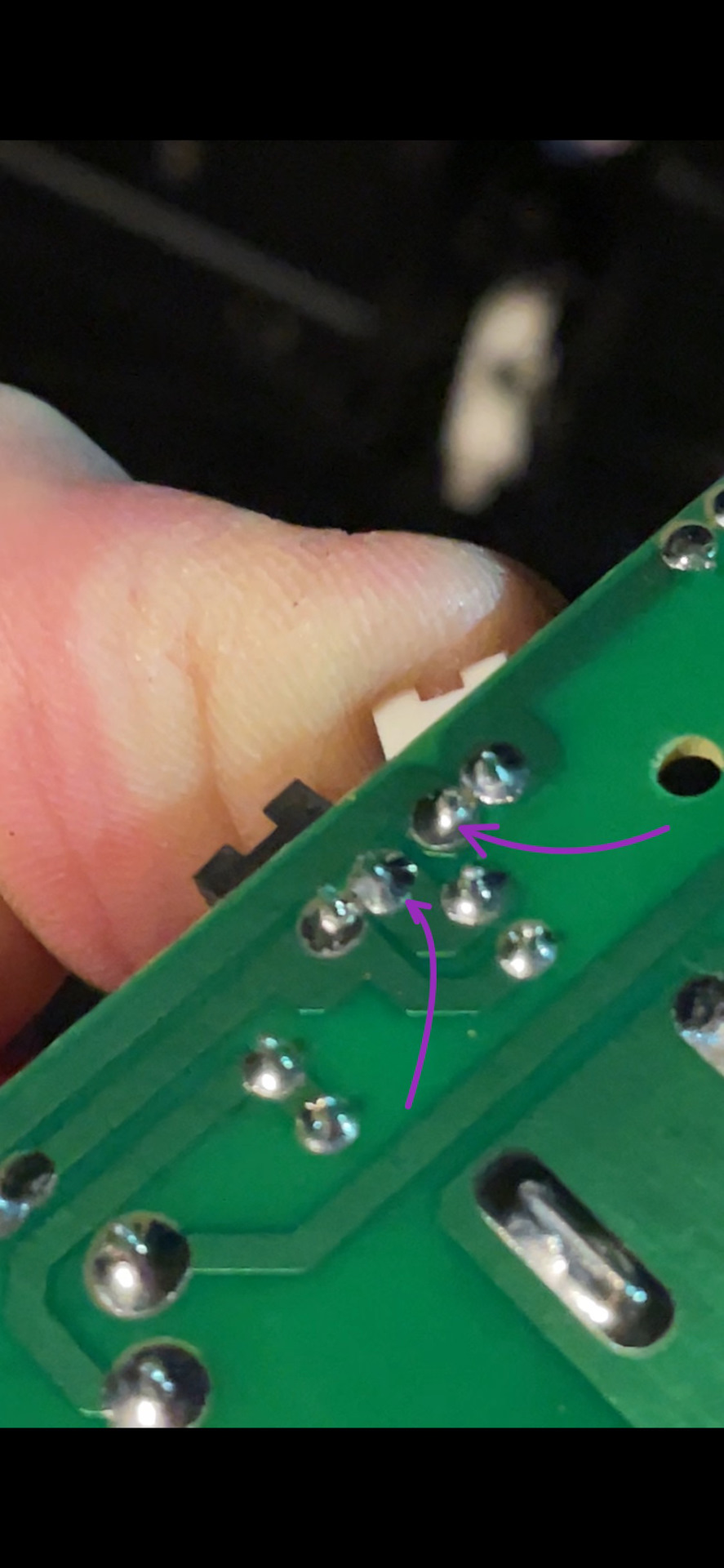 Проблемные пины, кажется что все ок, но паянное соединение отсутствует — KIA Ceed (1G)