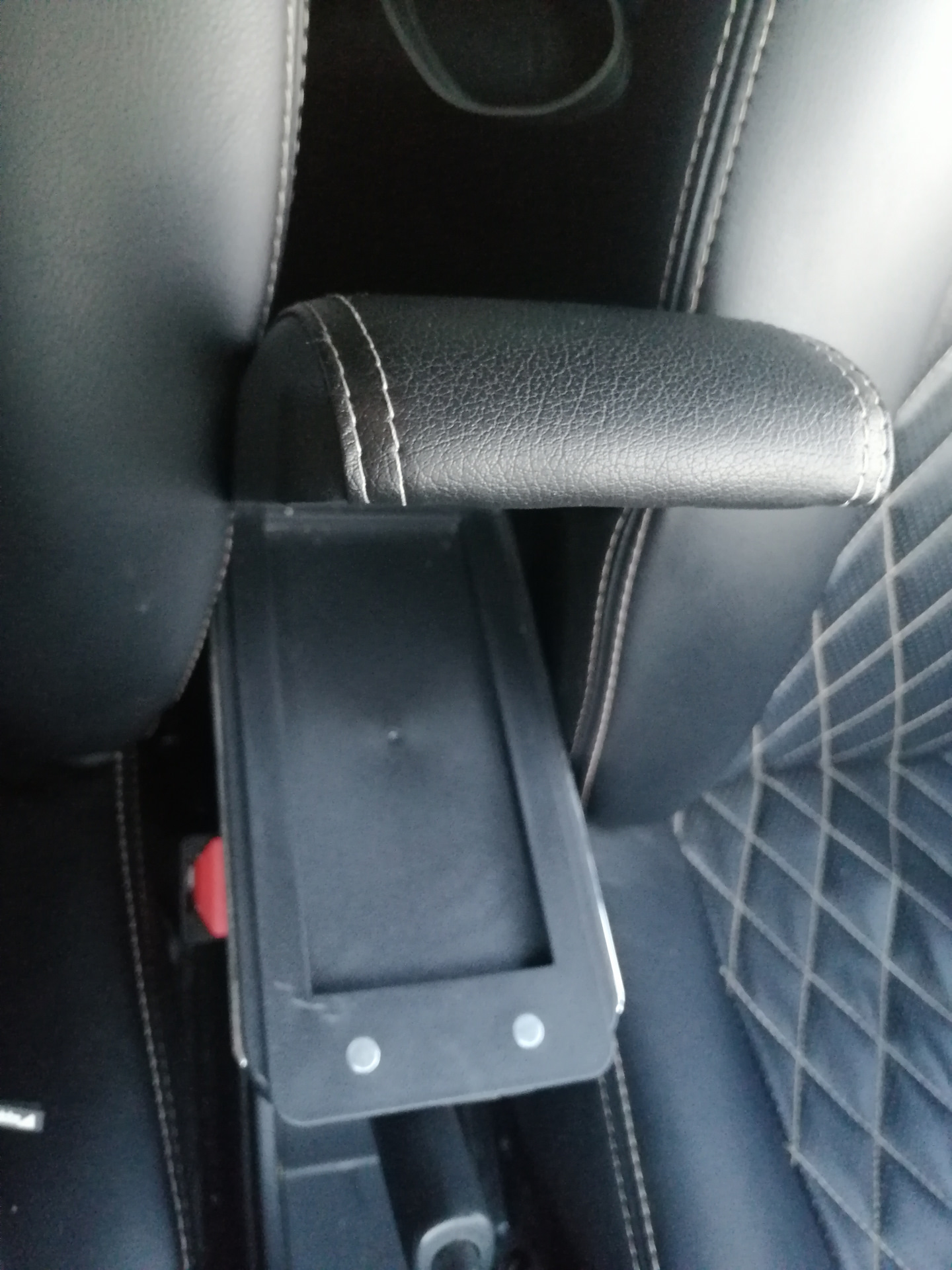 Подлокотник в рено дастер. — Renault Duster (1G), 1,6 л, 2018 года ...