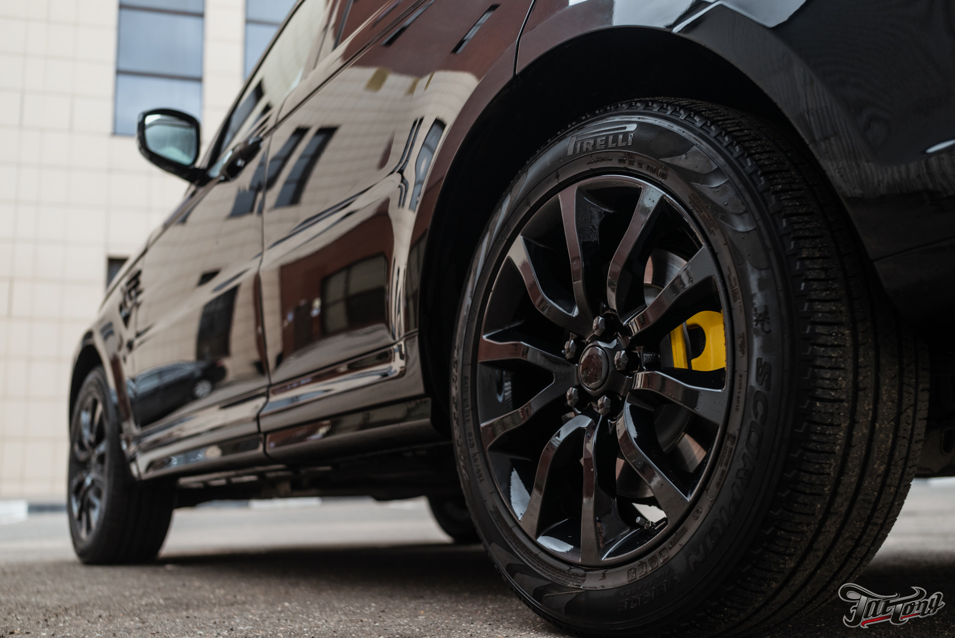 Установить спорт 3. Rover SVR суппорта. Колесные диски на SVR. Rover SVR суппорта белые.