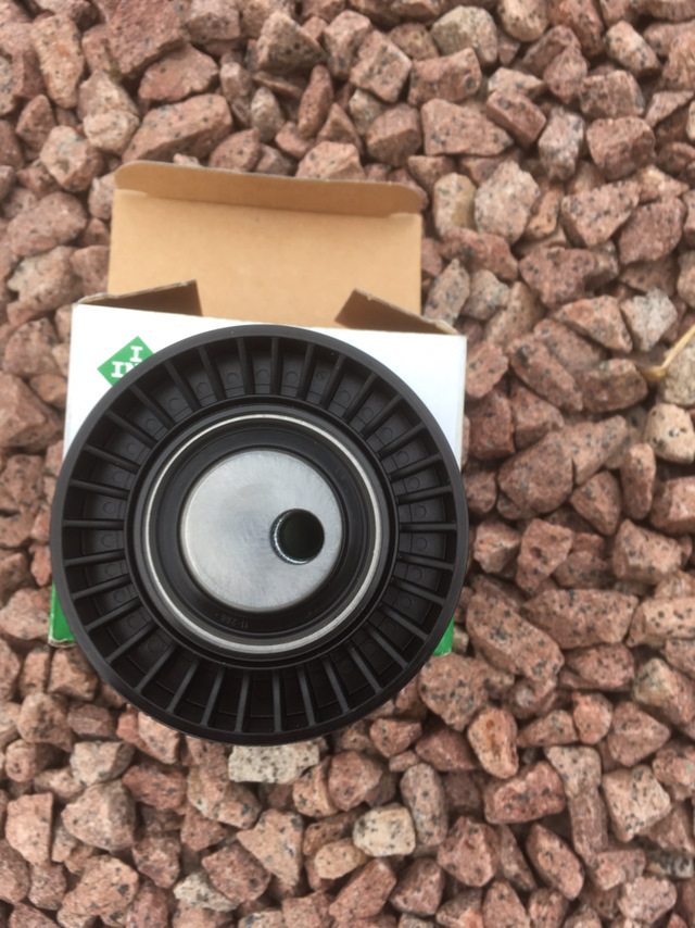 Заклинило ролик обводного ремня — BMW 7 series (E38), 2,8 л, 1998 года ...