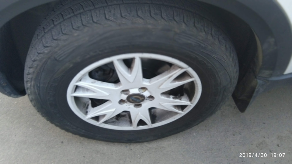 49. Обнаружили грыжу на левом колесе — Volvo XC90 (1G), 2,5 л, 2003 ...