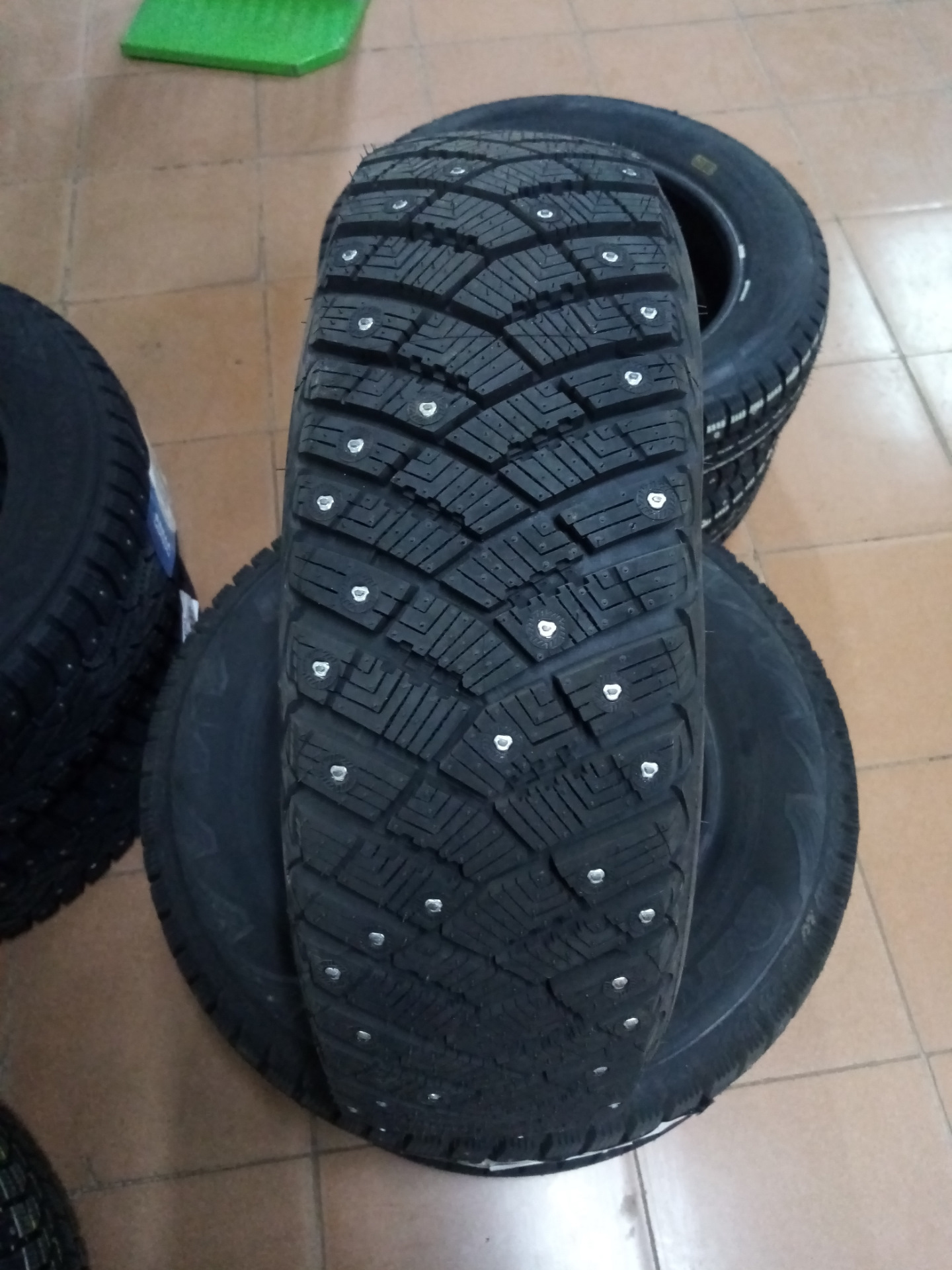 Шины goodyear ultragrip arctic 2. Гудиер ультра грип Арктик 2. Goodyear ULTRAGRIP Ice Arctic. Гудиер ультра грип айс Арктик. Шины Гудиер ультра грип айс Арктик r13.