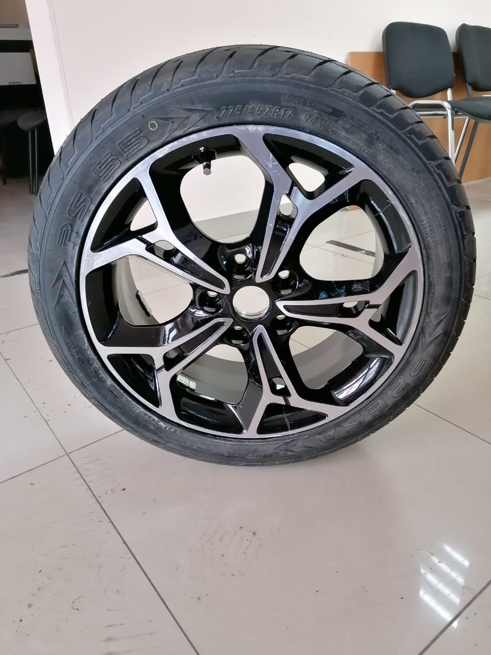 Presa PS55 225/45 R17 94W XL