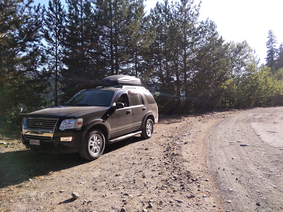 Черный — черному. Восстановитель пластика — Ford Explorer (4G), 4 л ...