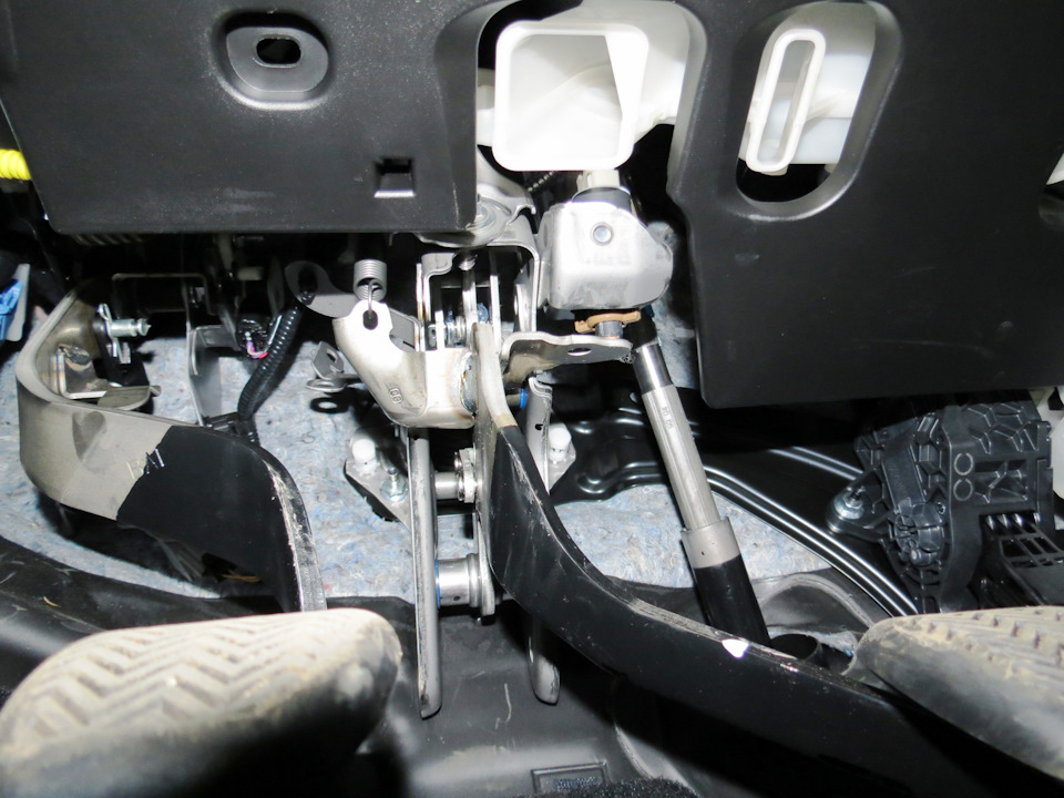 3.ПОДРУЛЕВОЕ пространство, под БАРДАЧКОМ, ПРЕДОХРАНИТЕЛИ и др. — Toyota ...