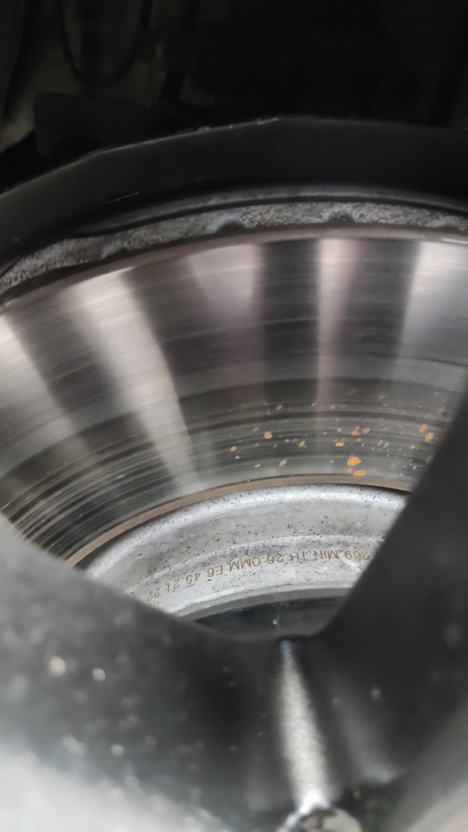 Фото передних тормозов. В продолжении про биение при торможении ...