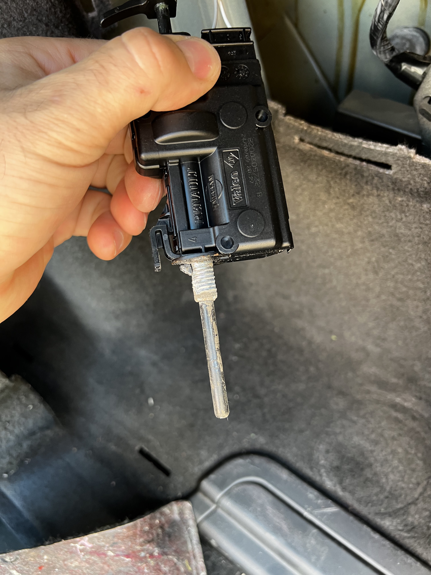 Рено лагуна не открывается. Ремонт замка двери лагуна 2. Рено лагуна не открывается. Рено лагуна не открывается. Ремонт замка бензобака s60.