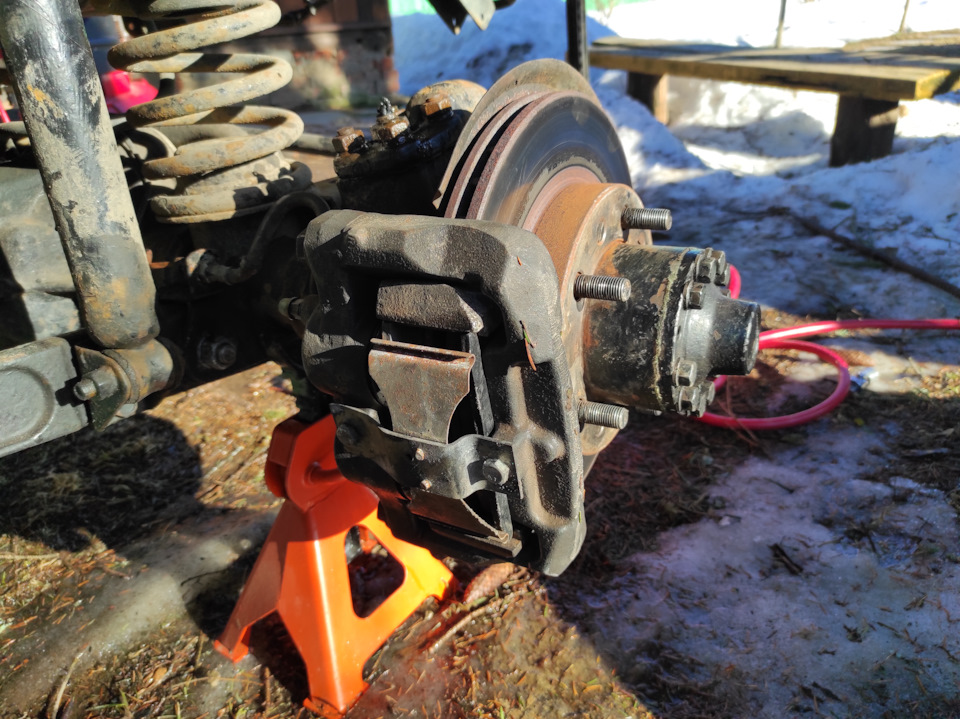 Суппорт с разборки, резина вместо полиуретана и немного шкворней. — УАЗ ...