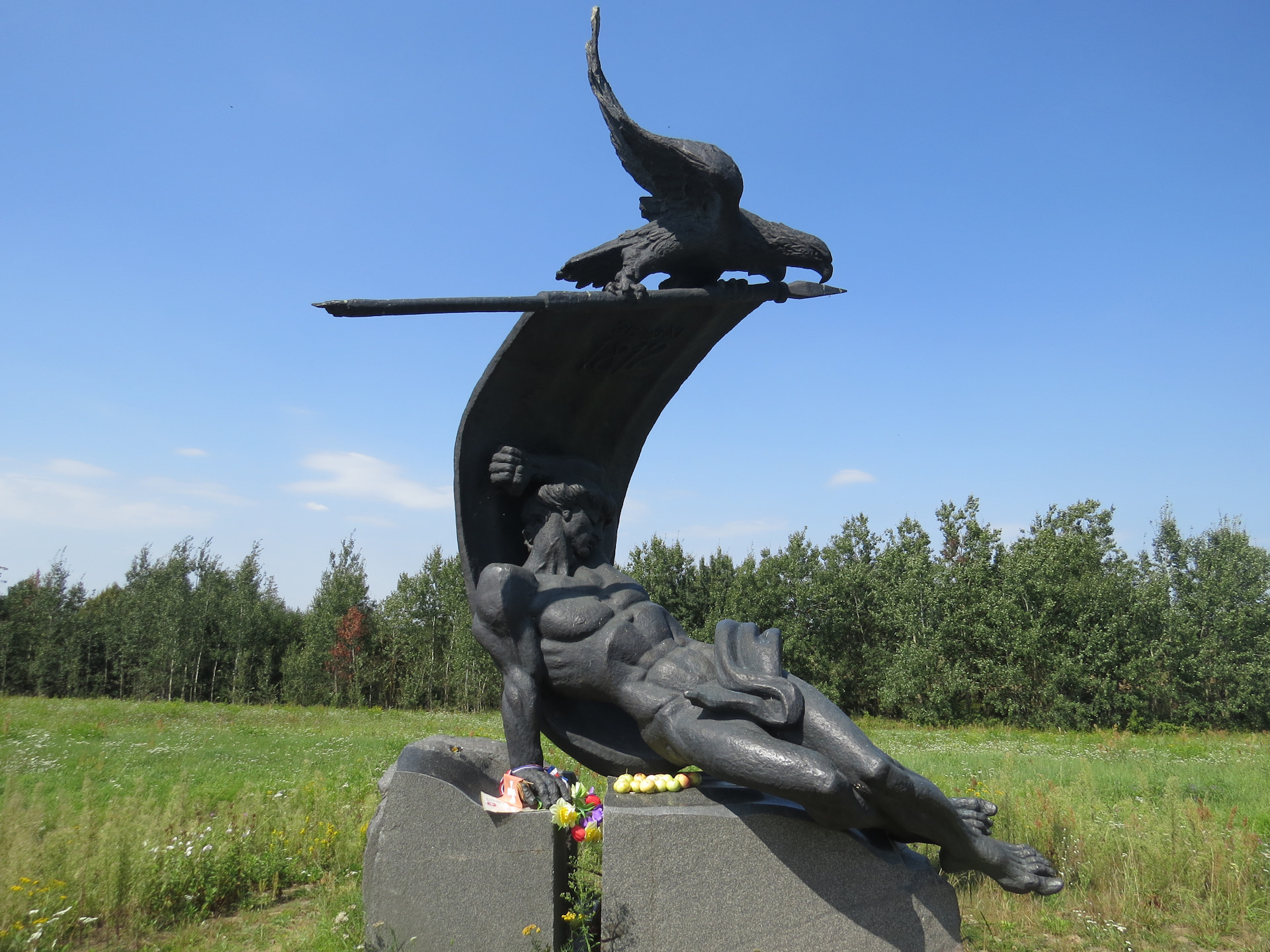 Деревня статуй. Деревня Студенок памятник. Деревня студенка Борисовский район мемориал 1812 года. Деревня студенка Борисовский район. Памятник в Белоруссии д. студенка.