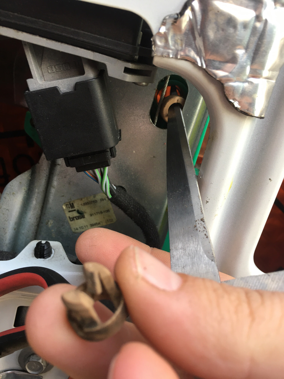 Снять стекло со стеклоподъемника. Часть 2 — Opel Astra J, 1,6 л, 2012 ...