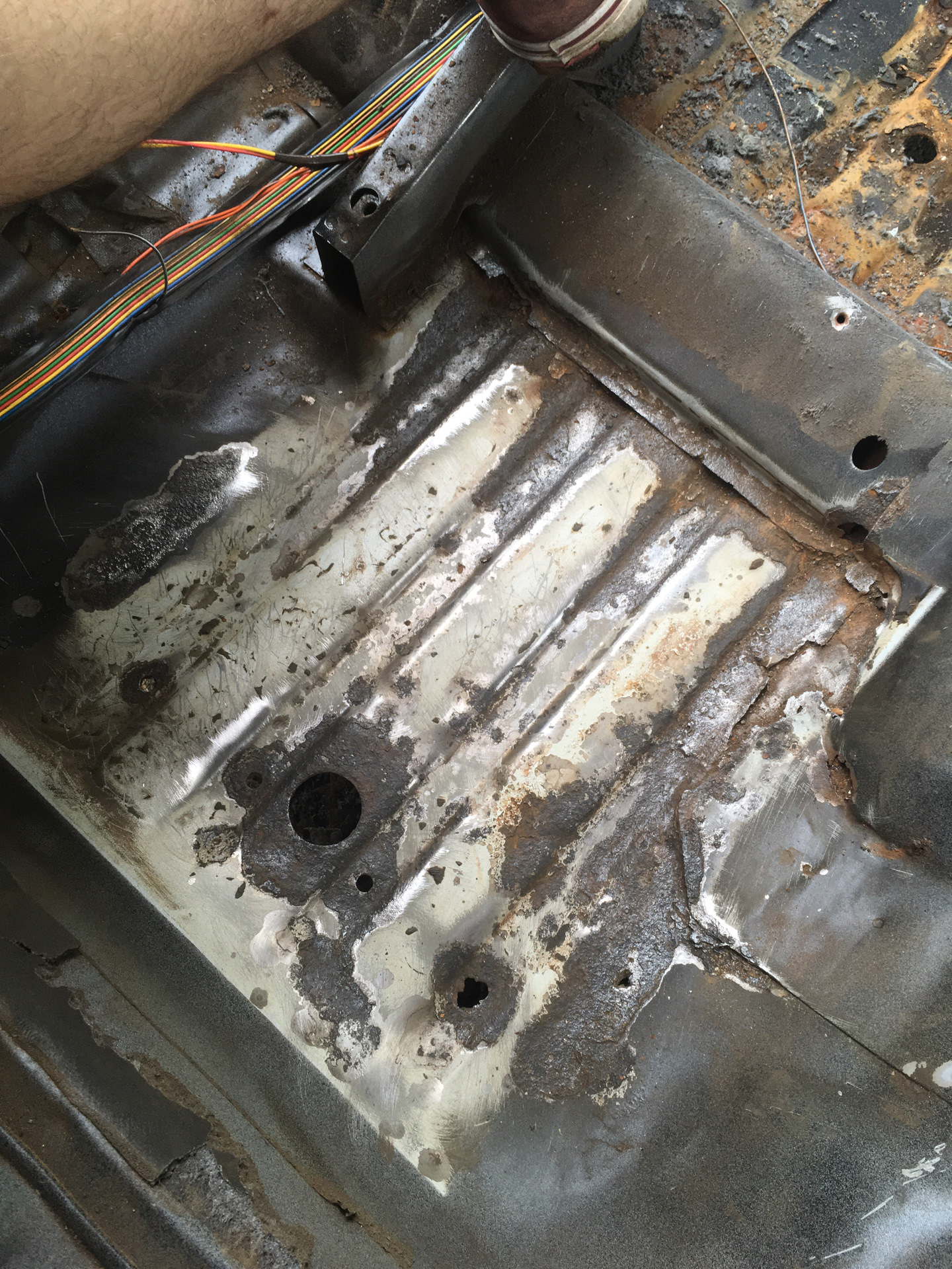 Сварка пола ваз 2114. Как заварить днище автомобиля. Днище ваз 2101. Как заварить днище автомобиля. Днище ваз 1118.