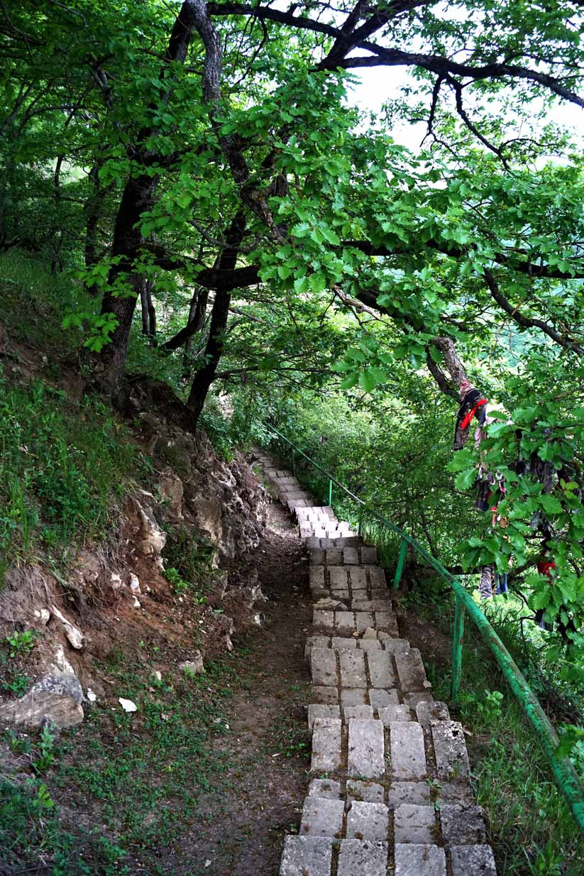 Пещера дюрк в дагестане фото