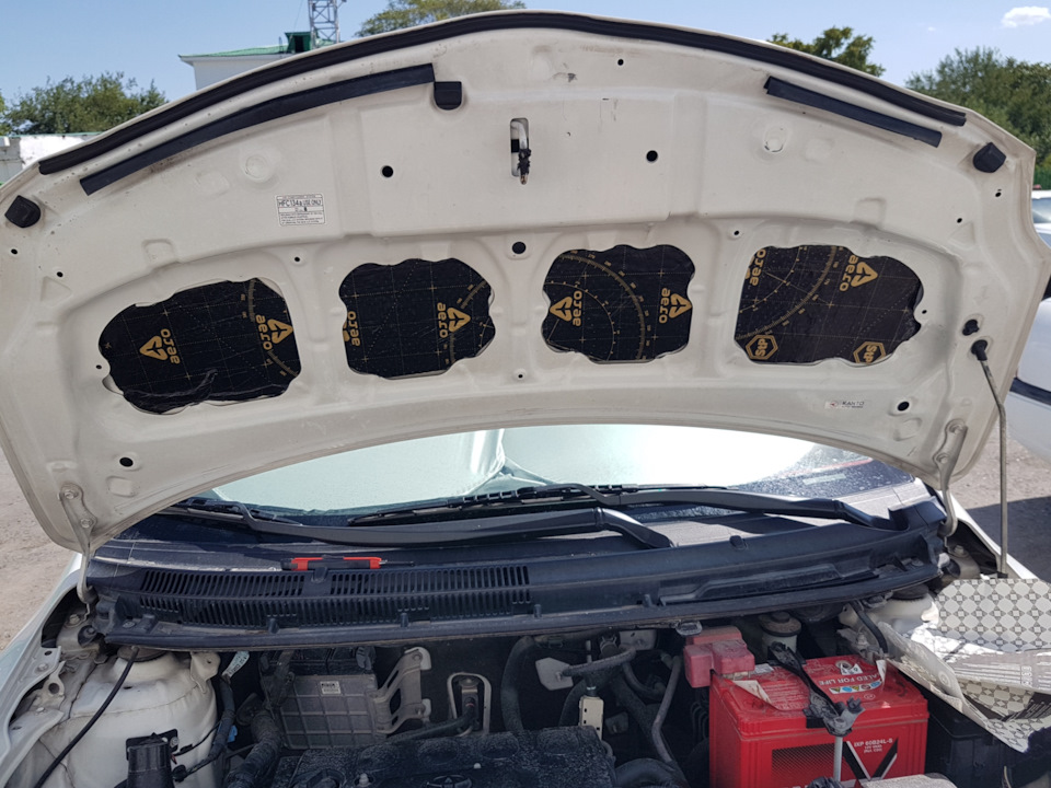 Шумовиброизоляция капота — Toyota Yaris sedan (1G), 1,3 л, 2011 года ...