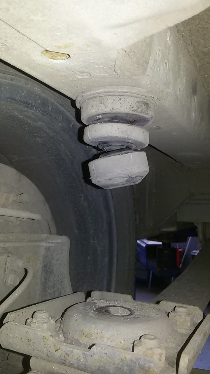 Отбойник рессоры и втулки стабилизаторов NV200" スプリングブレーカーとスタビライザーブッシング ...