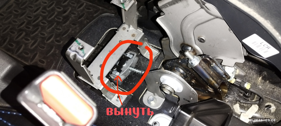 Замена правого тросика ручного тормоза — Hyundai Tucson (TL), 2 л, 2016 ...