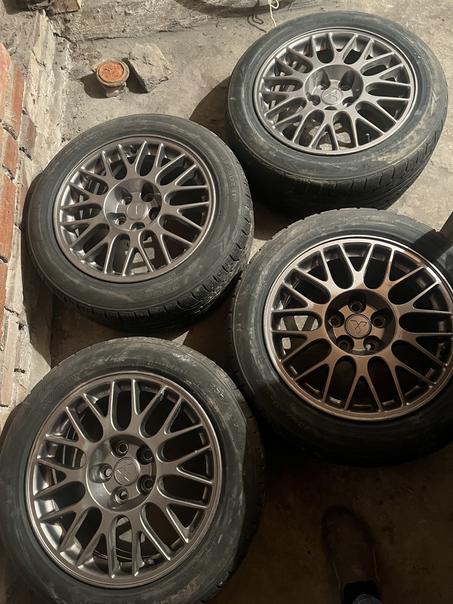 Оригинальные диски mitsubishi outlander r17. Мицубиси диски 16. Мицубиси диски 16. Мицубиси л200 диски оригинал. 3.