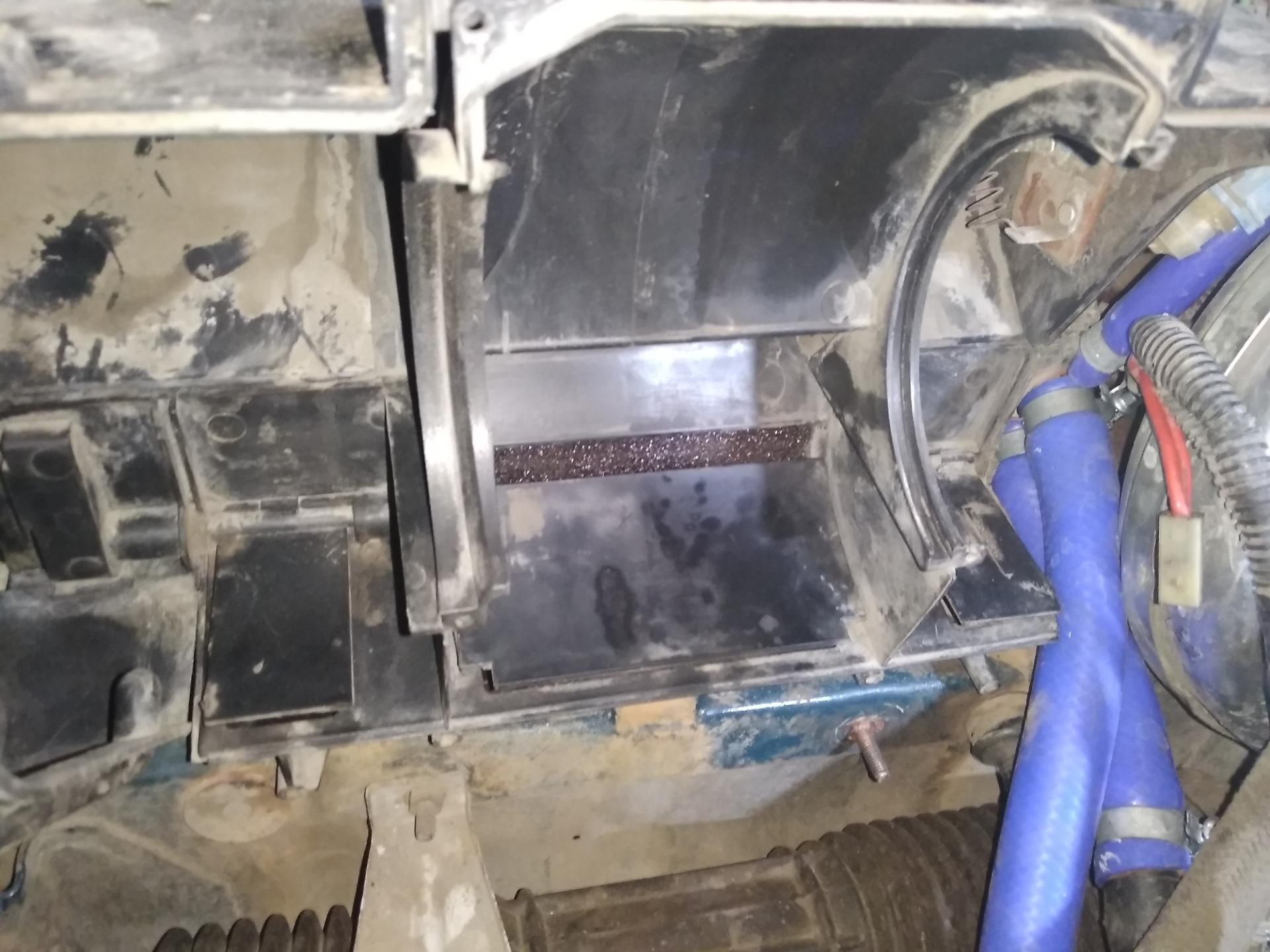 поток воздуха от печки кантер 1997 года. слабый поток. слабый поток. слабый поток. аналог стваим печка дайхатсу соника радиатор отопителя.