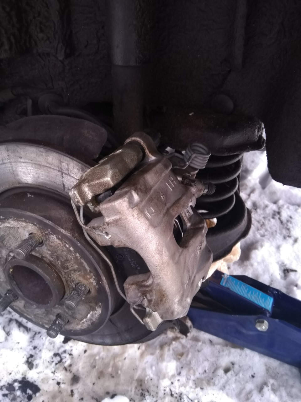 Замена суппортов — Ford C-Max I, 1,8 л, 2004 года | расходники | DRIVE2