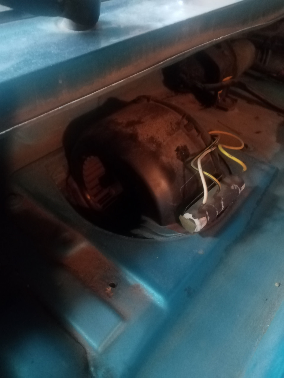 Вентилятор отопителя и коммутатор зажигания — Audi 80 (B2), 1,9 л, 1983 ...