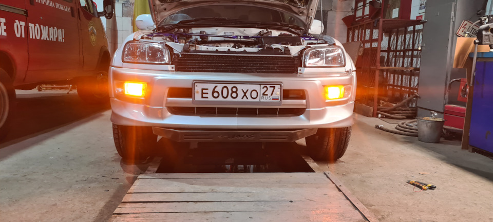 и аварийка — Toyota RAV4 (I)