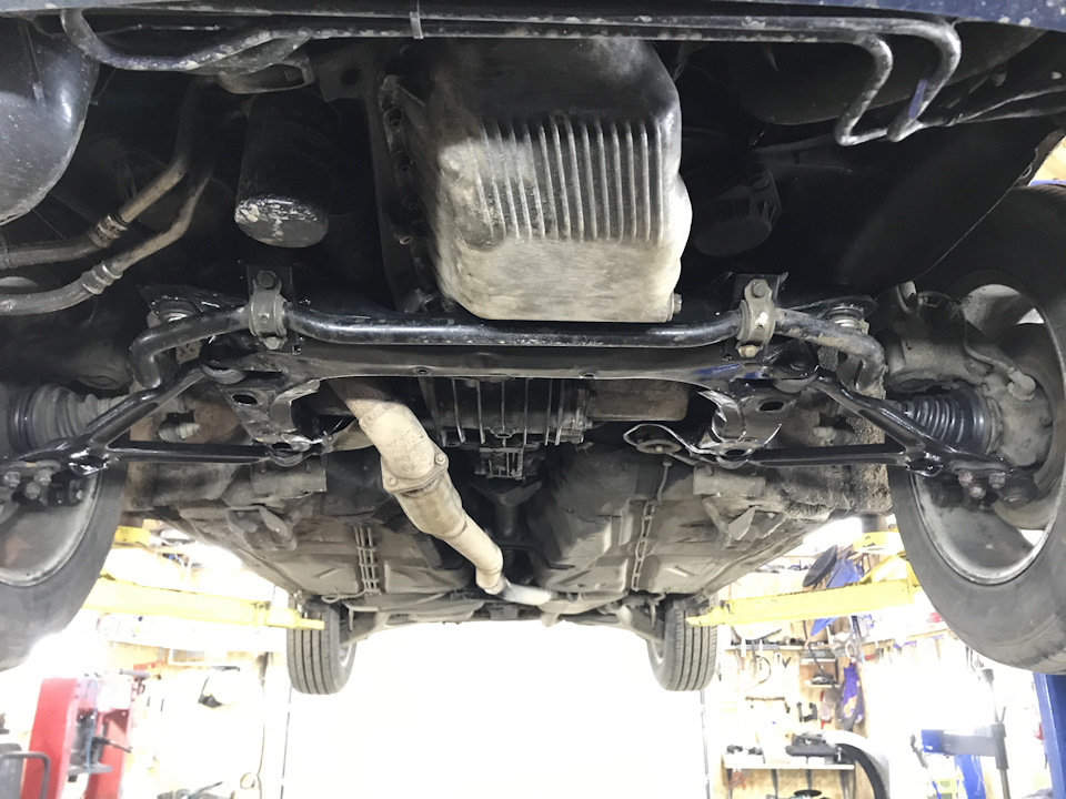 Установка усиленного подрамника и кованых рычагов — Audi 80 (B4), 2,2 л ...