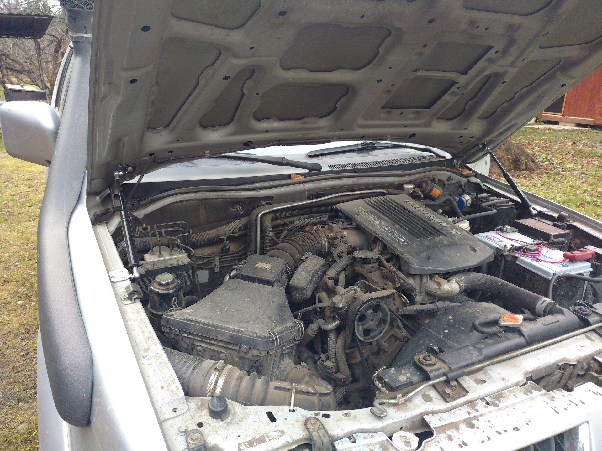 Замена амортизаторов задней двери+ амортизаторы капота — Mitsubishi ...