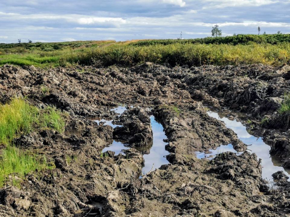 Не надо ничего штурмовать, просто ищите объезд, как настоящие герои. — Toyota Land Cruiser Prado 70-series