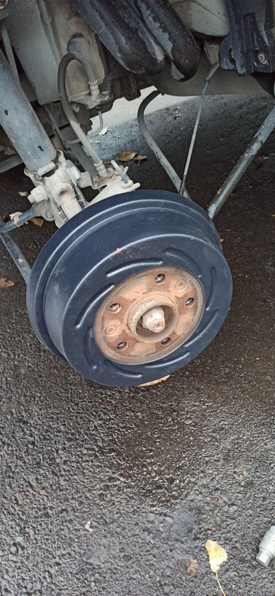 Смена резины и накладки на тормозные барабаны — Renault Duster (1G), 2 ...