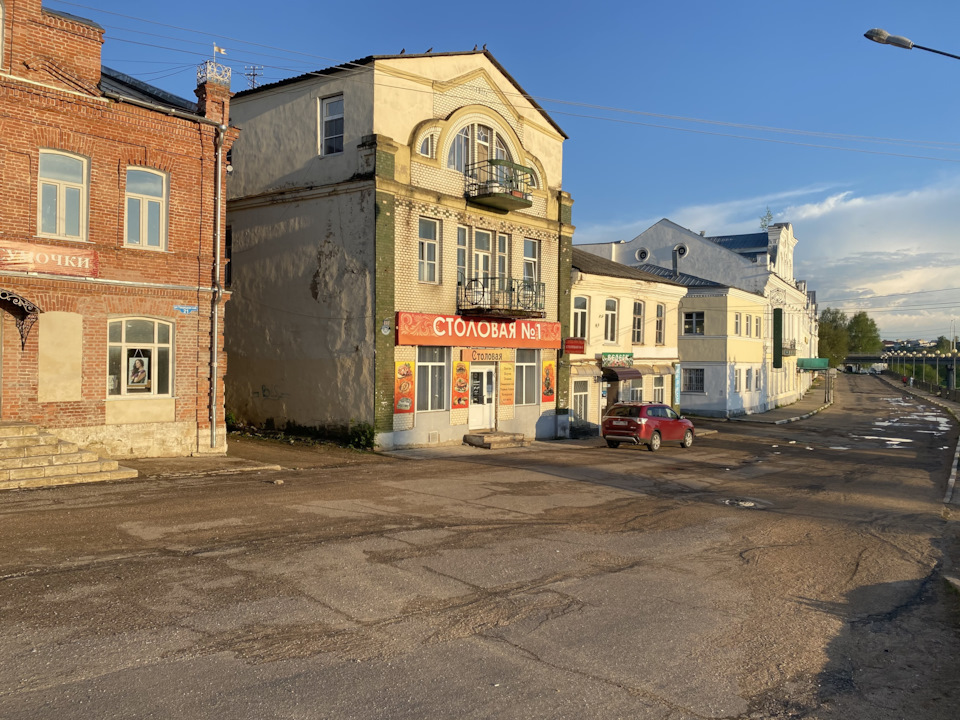 Тут у нас ночёвка. Апартаменты на Тверецкой набережной. Самый центр города. — Mitsubishi Outlander (3G)