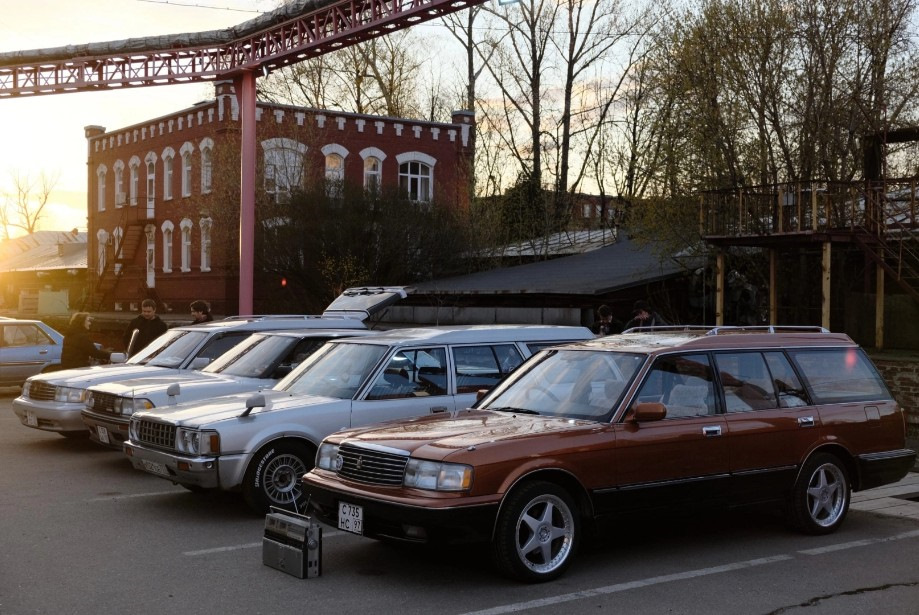 toyota crown s130 wagon