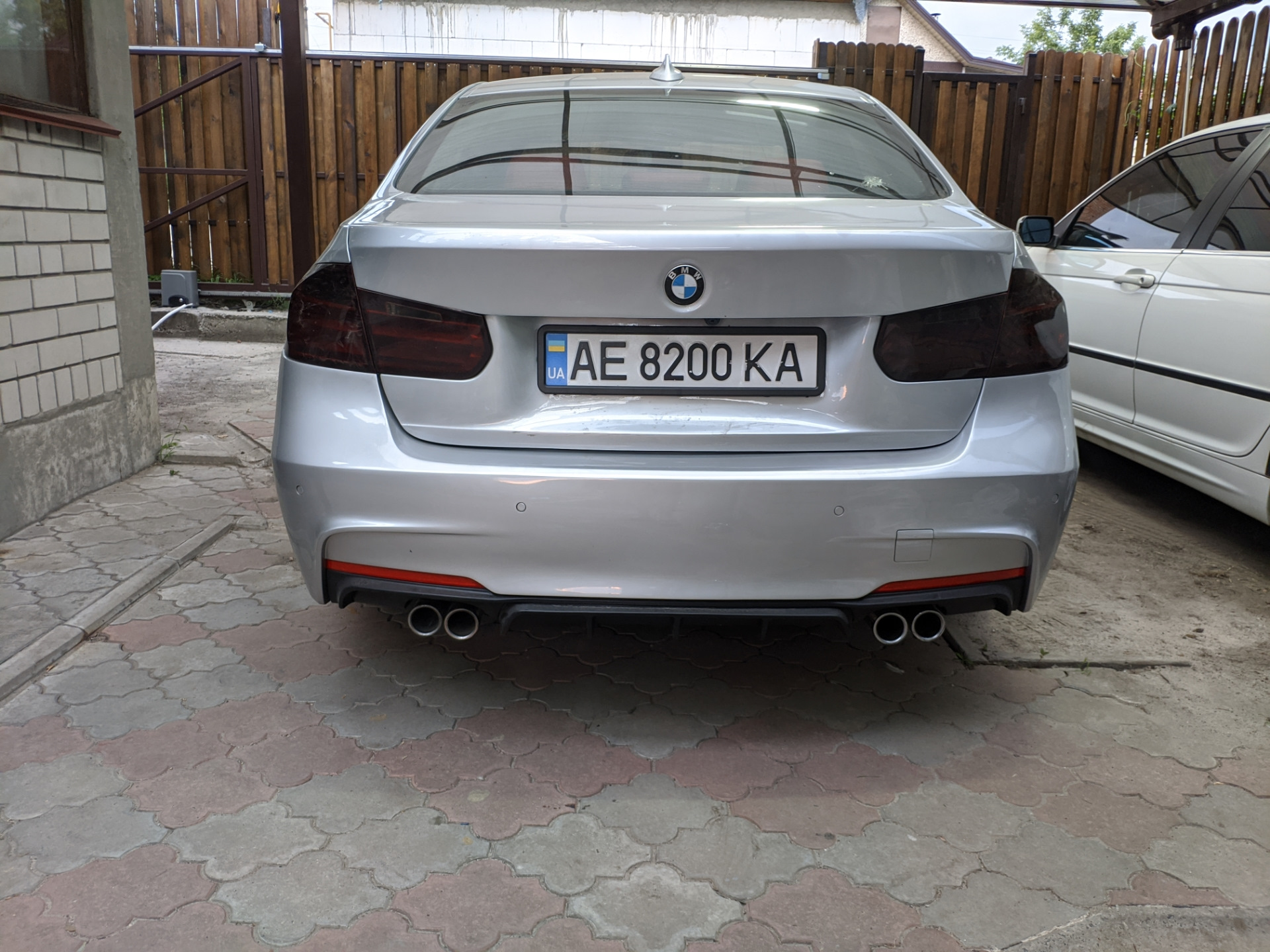 Раздвоенный выхлоп bmw f30